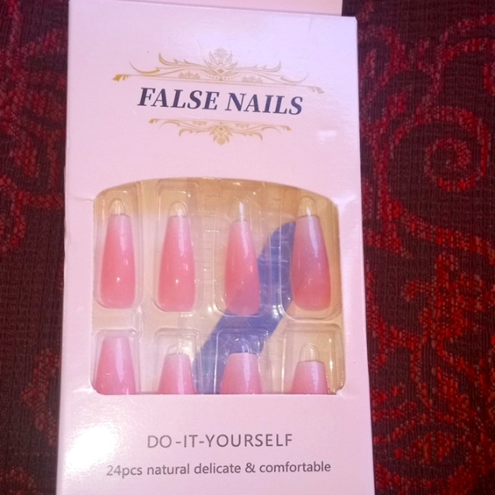 Press- on nails